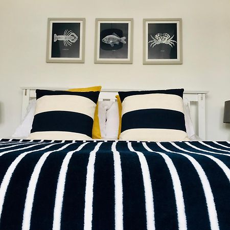 Nancie'S Place - Dartmouth Town Center With Private Parking - A Traditional Georgian Private Duplex Apartment - Beautifully Refurbished - Two Bedrooms, Bathroom, Kitchen And Lounge Diner エクステリア 写真