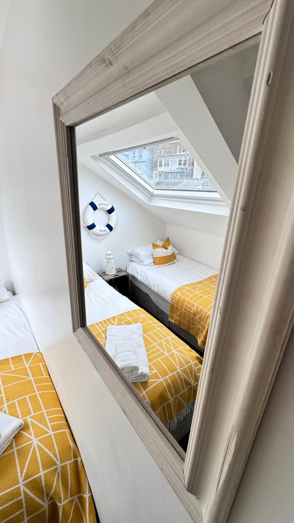 Nancie'S Place - Dartmouth Town Center With Private Parking - A Traditional Georgian Private Duplex Apartment - Beautifully Refurbished - Two Bedrooms, Bathroom, Kitchen And Lounge Diner エクステリア 写真