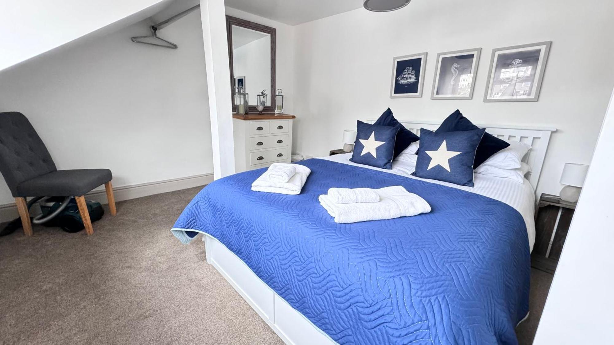 Nancie'S Place - Dartmouth Town Center With Private Parking - A Traditional Georgian Private Duplex Apartment - Beautifully Refurbished - Two Bedrooms, Bathroom, Kitchen And Lounge Diner エクステリア 写真