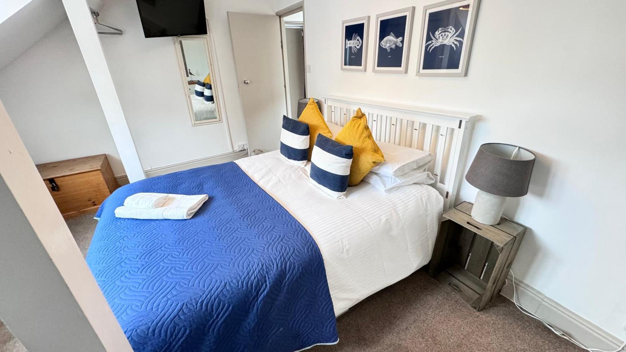 Nancie'S Place - Dartmouth Town Center With Private Parking - A Traditional Georgian Private Duplex Apartment - Beautifully Refurbished - Two Bedrooms, Bathroom, Kitchen And Lounge Diner エクステリア 写真