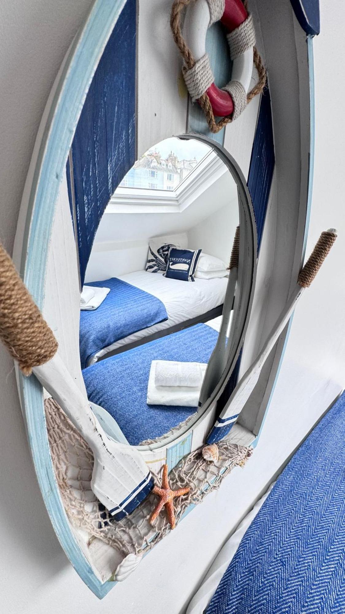 Nancie'S Place - Dartmouth Town Center With Private Parking - A Traditional Georgian Private Duplex Apartment - Beautifully Refurbished - Two Bedrooms, Bathroom, Kitchen And Lounge Diner エクステリア 写真