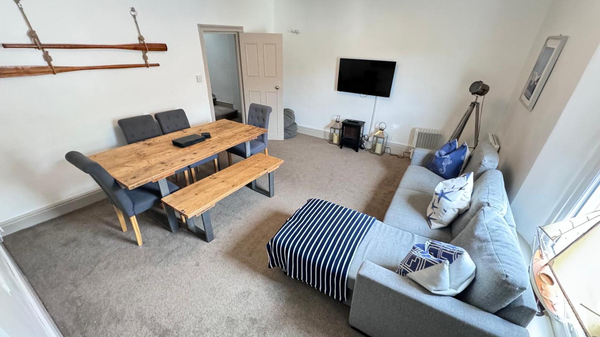 Nancie'S Place - Dartmouth Town Center With Private Parking - A Traditional Georgian Private Duplex Apartment - Beautifully Refurbished - Two Bedrooms, Bathroom, Kitchen And Lounge Diner エクステリア 写真