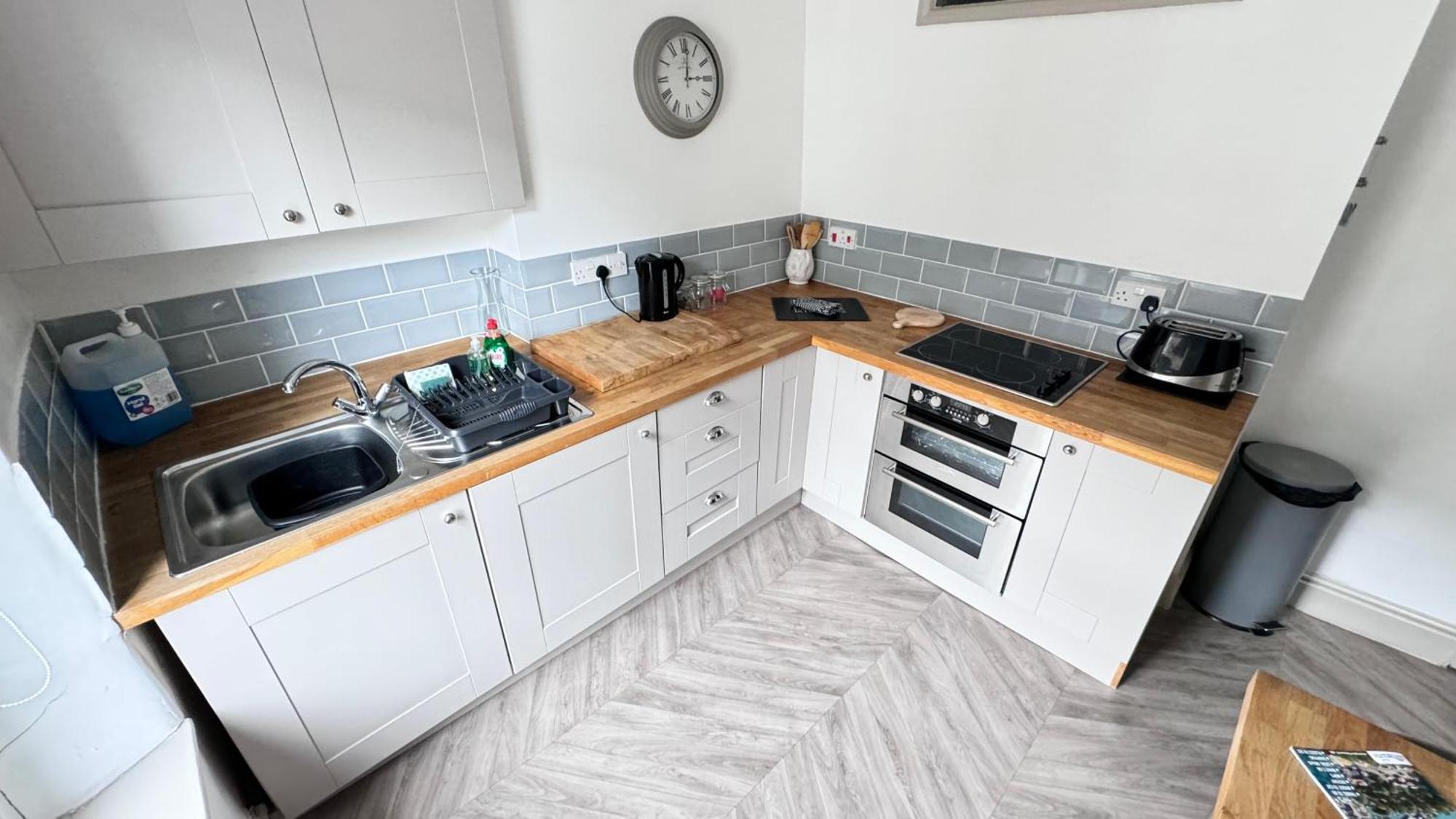 Nancie'S Place - Dartmouth Town Center With Private Parking - A Traditional Georgian Private Duplex Apartment - Beautifully Refurbished - Two Bedrooms, Bathroom, Kitchen And Lounge Diner エクステリア 写真