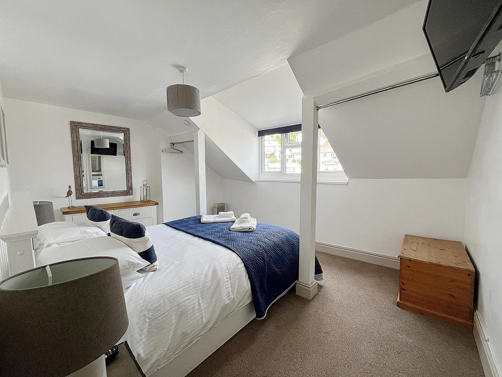Nancie'S Place - Dartmouth Town Center With Private Parking - A Traditional Georgian Private Duplex Apartment - Beautifully Refurbished - Two Bedrooms, Bathroom, Kitchen And Lounge Diner エクステリア 写真