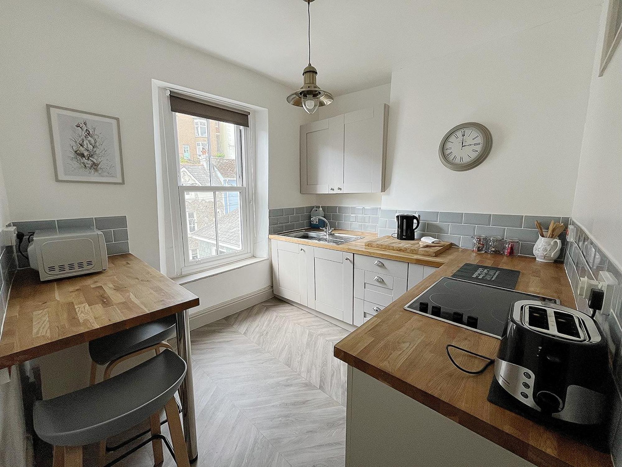 Nancie'S Place - Dartmouth Town Center With Private Parking - A Traditional Georgian Private Duplex Apartment - Beautifully Refurbished - Two Bedrooms, Bathroom, Kitchen And Lounge Diner エクステリア 写真
