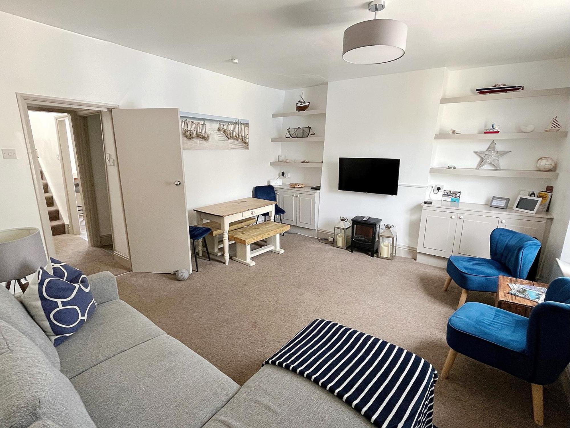 Nancie'S Place - Dartmouth Town Center With Private Parking - A Traditional Georgian Private Duplex Apartment - Beautifully Refurbished - Two Bedrooms, Bathroom, Kitchen And Lounge Diner エクステリア 写真