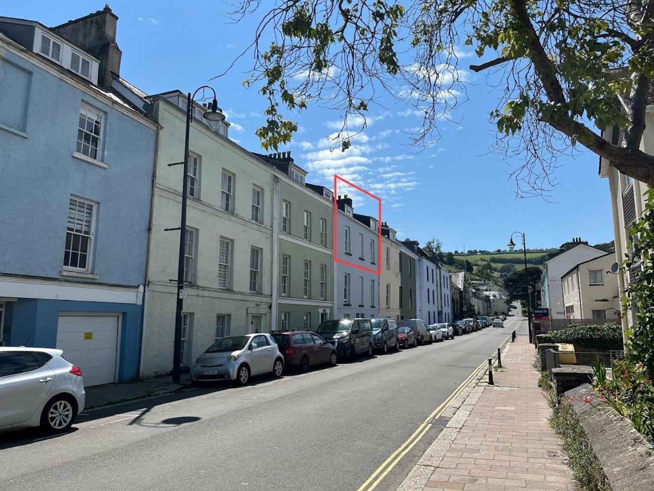 Nancie'S Place - Dartmouth Town Center With Private Parking - A Traditional Georgian Private Duplex Apartment - Beautifully Refurbished - Two Bedrooms, Bathroom, Kitchen And Lounge Diner エクステリア 写真