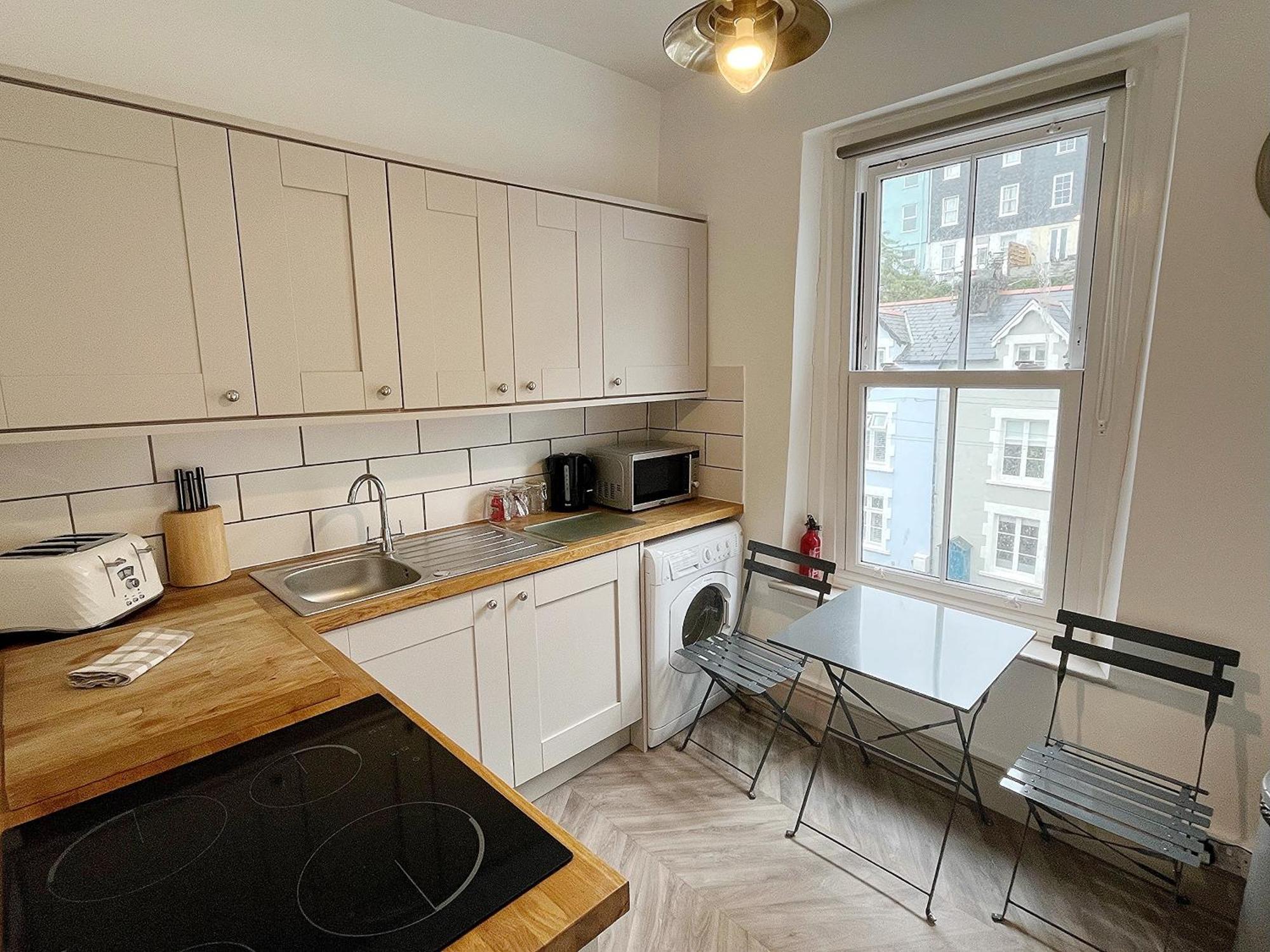 Nancie'S Place - Dartmouth Town Center With Private Parking - A Traditional Georgian Private Duplex Apartment - Beautifully Refurbished - Two Bedrooms, Bathroom, Kitchen And Lounge Diner エクステリア 写真