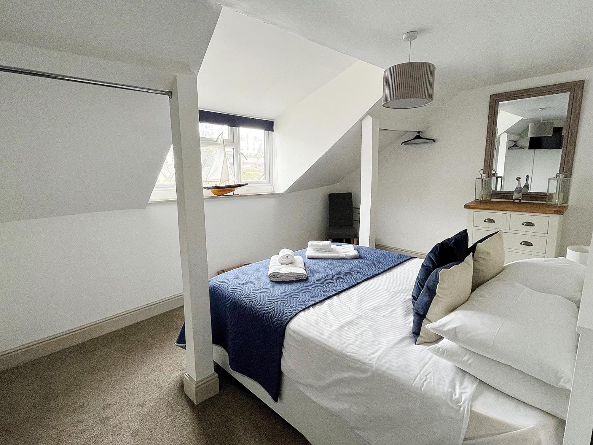 Nancie'S Place - Dartmouth Town Center With Private Parking - A Traditional Georgian Private Duplex Apartment - Beautifully Refurbished - Two Bedrooms, Bathroom, Kitchen And Lounge Diner エクステリア 写真