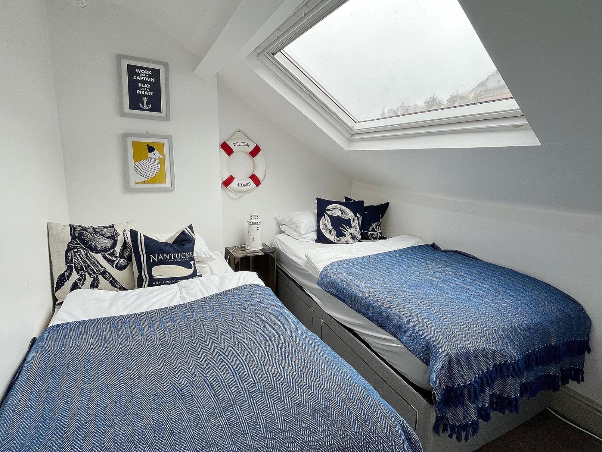 Nancie'S Place - Dartmouth Town Center With Private Parking - A Traditional Georgian Private Duplex Apartment - Beautifully Refurbished - Two Bedrooms, Bathroom, Kitchen And Lounge Diner エクステリア 写真