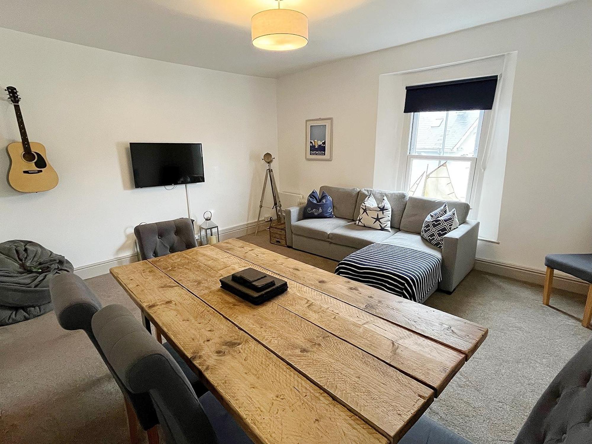 Nancie'S Place - Dartmouth Town Center With Private Parking - A Traditional Georgian Private Duplex Apartment - Beautifully Refurbished - Two Bedrooms, Bathroom, Kitchen And Lounge Diner エクステリア 写真