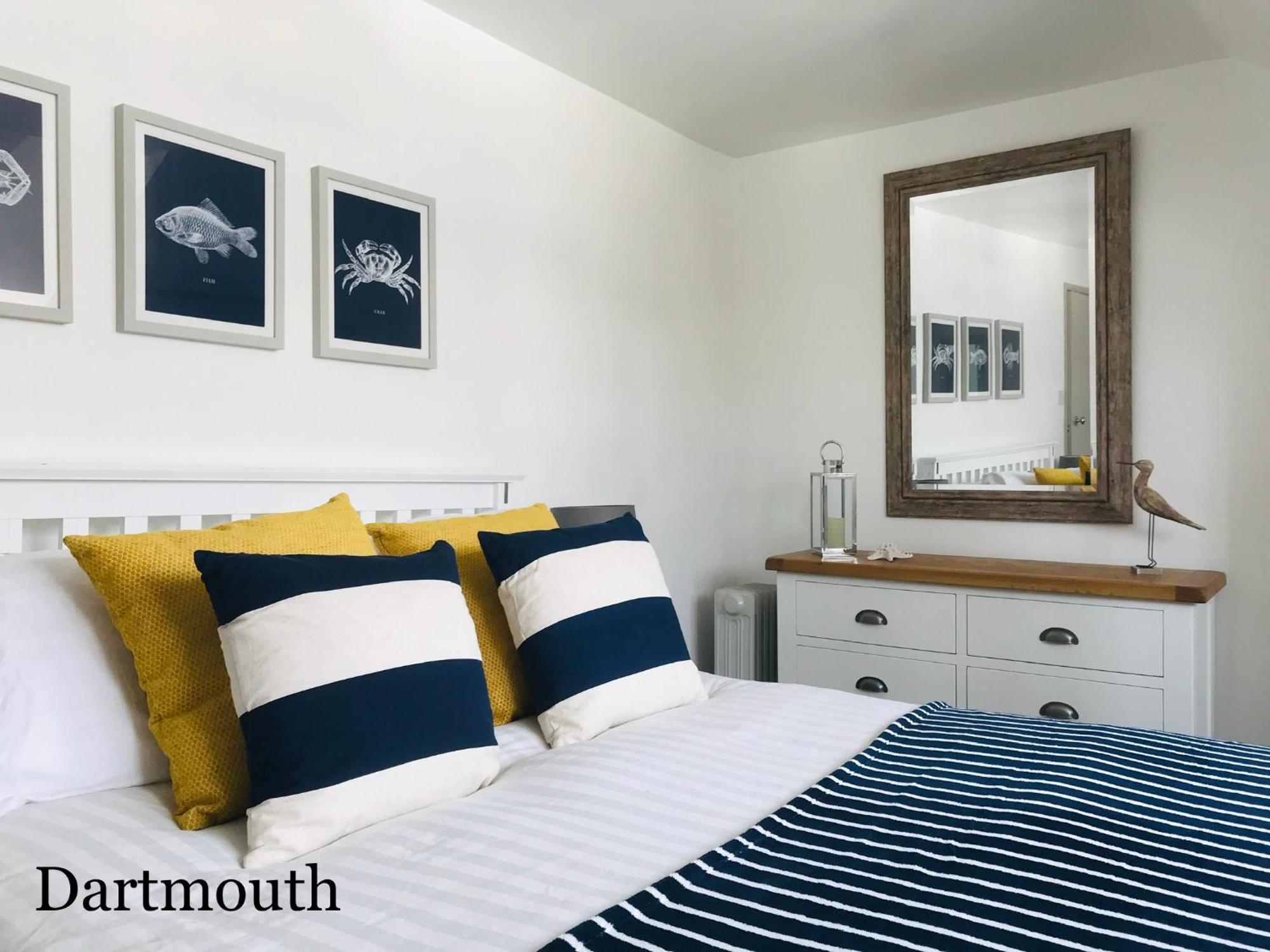Nancie'S Place - Dartmouth Town Center With Private Parking - A Traditional Georgian Private Duplex Apartment - Beautifully Refurbished - Two Bedrooms, Bathroom, Kitchen And Lounge Diner エクステリア 写真