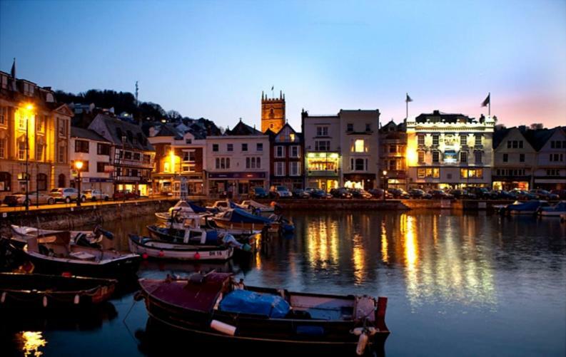 Nancie'S Place - Dartmouth Town Center With Private Parking - A Traditional Georgian Private Duplex Apartment - Beautifully Refurbished - Two Bedrooms, Bathroom, Kitchen And Lounge Diner エクステリア 写真