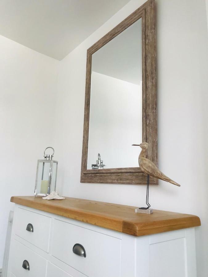 Nancie'S Place - Dartmouth Town Center With Private Parking - A Traditional Georgian Private Duplex Apartment - Beautifully Refurbished - Two Bedrooms, Bathroom, Kitchen And Lounge Diner エクステリア 写真